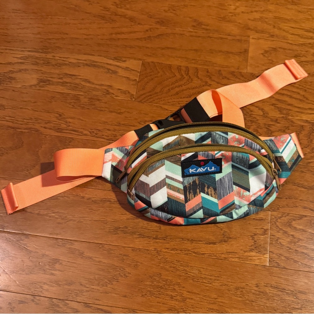 KAVU Spectator Multicolor Chevron Waist Belt Bag/Fanny Pack